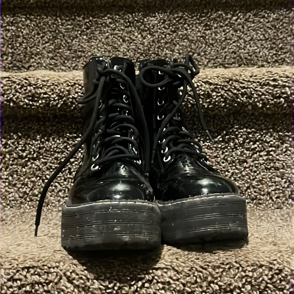 super cute edgy emo gothic forever 21 unisex zipper up platform boots size 6